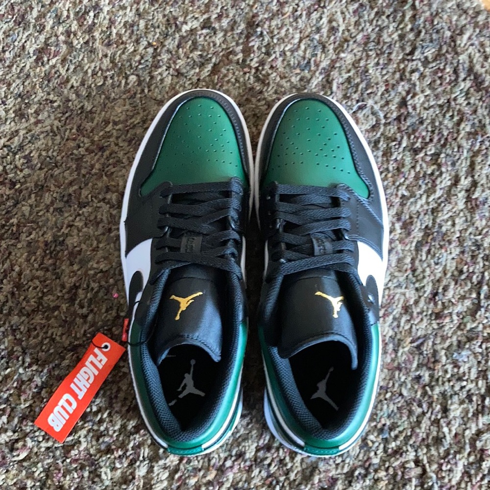 Nike Jordan “green toe” lows